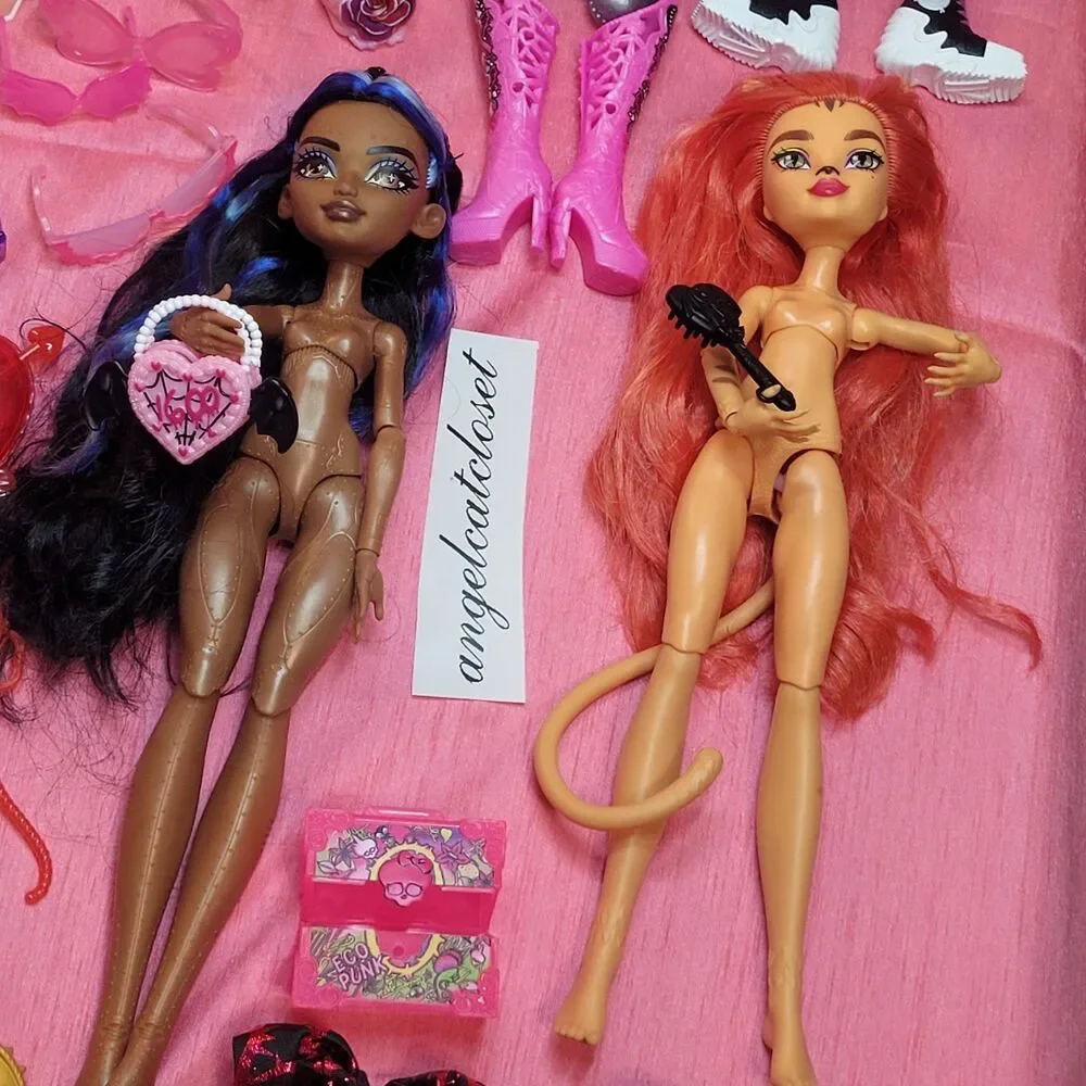 Monster High Dolls and Accessories Clothes Purses Earrings Luggage Balloons G3